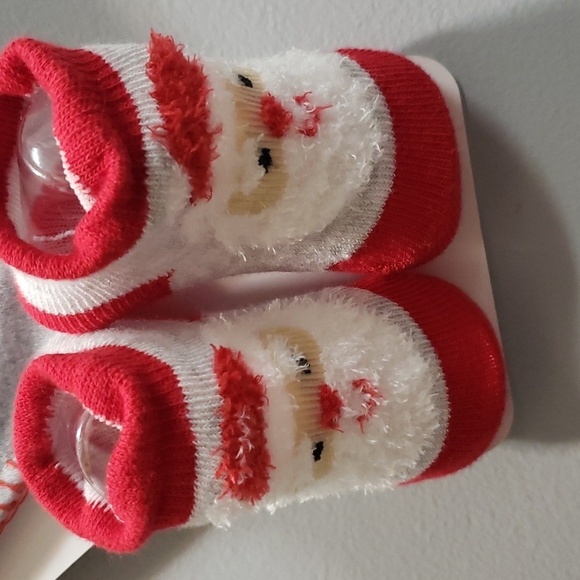 Little Me NWT Hat, Santa Bib And Booties Gift Set - Picture 4 of 7